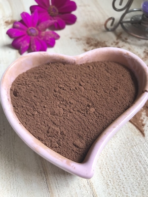Polvo de cacao oscuro sin azucarar, polvo de cacao del chocolate con leche ningunas partículas del coque