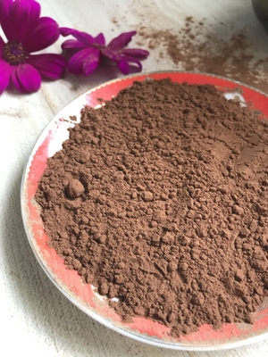 Materia prima procesada holandés del chocolate del polvo de cacao de la muestra libre con las propiedades del estimulante