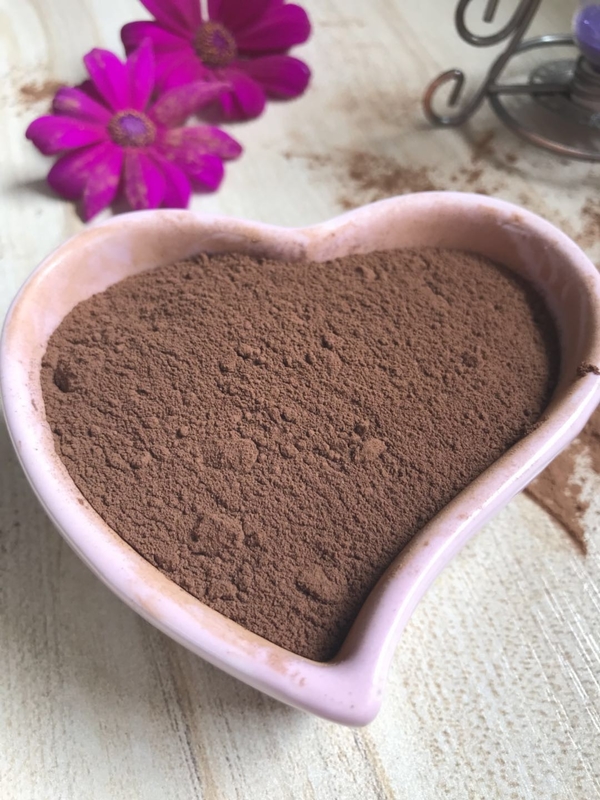 Polvo de cacao oscuro sin azucarar, polvo de cacao del chocolate con leche ningunas partículas del coque