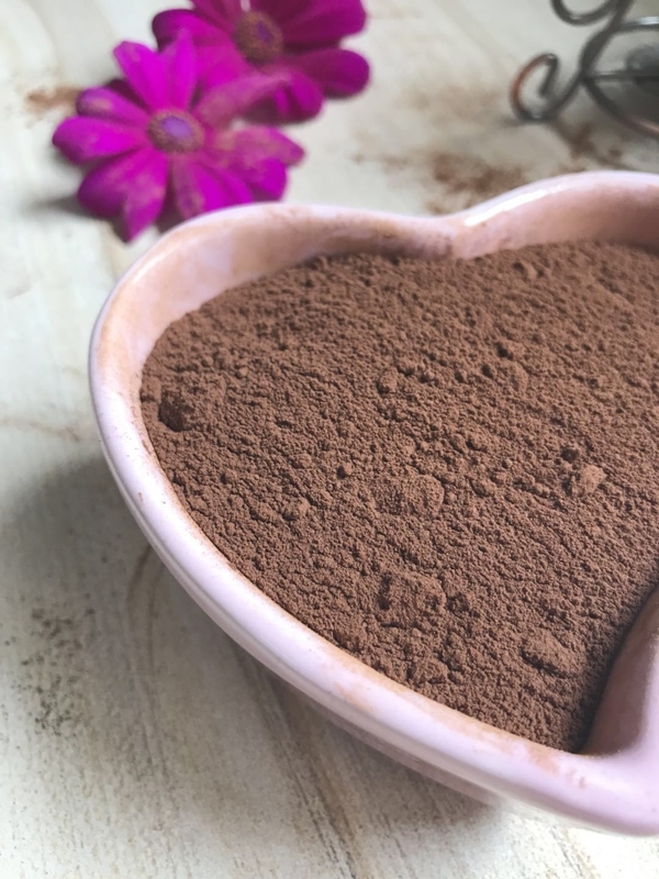 Polvo de cacao oscuro sin azucarar, polvo de cacao del chocolate con leche ningunas partículas del coque