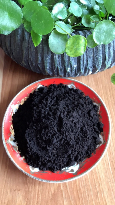 Polvo de cacao negro natural añadido a la repostería y pastelería para un sabor del chocolate